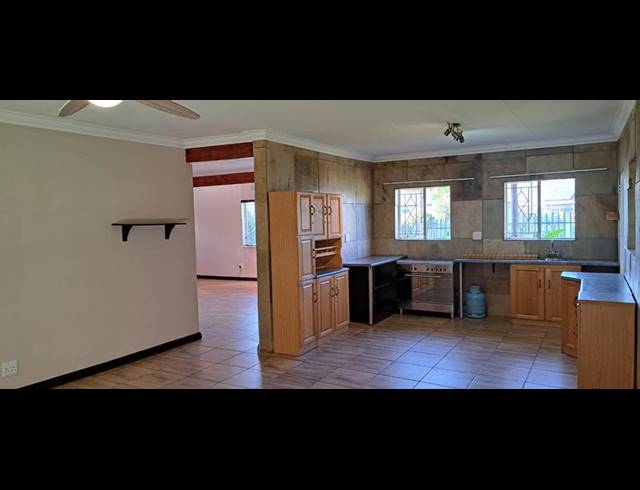 4 BEDROOM PROPERTY TO RENT IN VAN RIEBEECK PARK